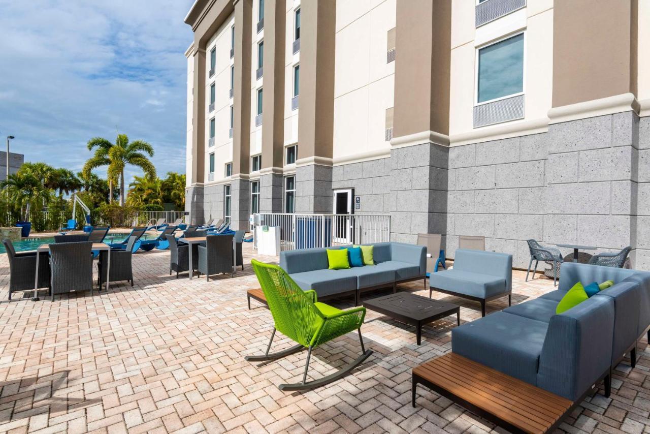 Hampton Inn & Suites Fort Myers-Colonial Boulevard Exteriér fotografie